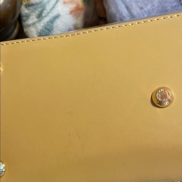 Elegant Green Patent Leather Handbag - Picture 3 of 8